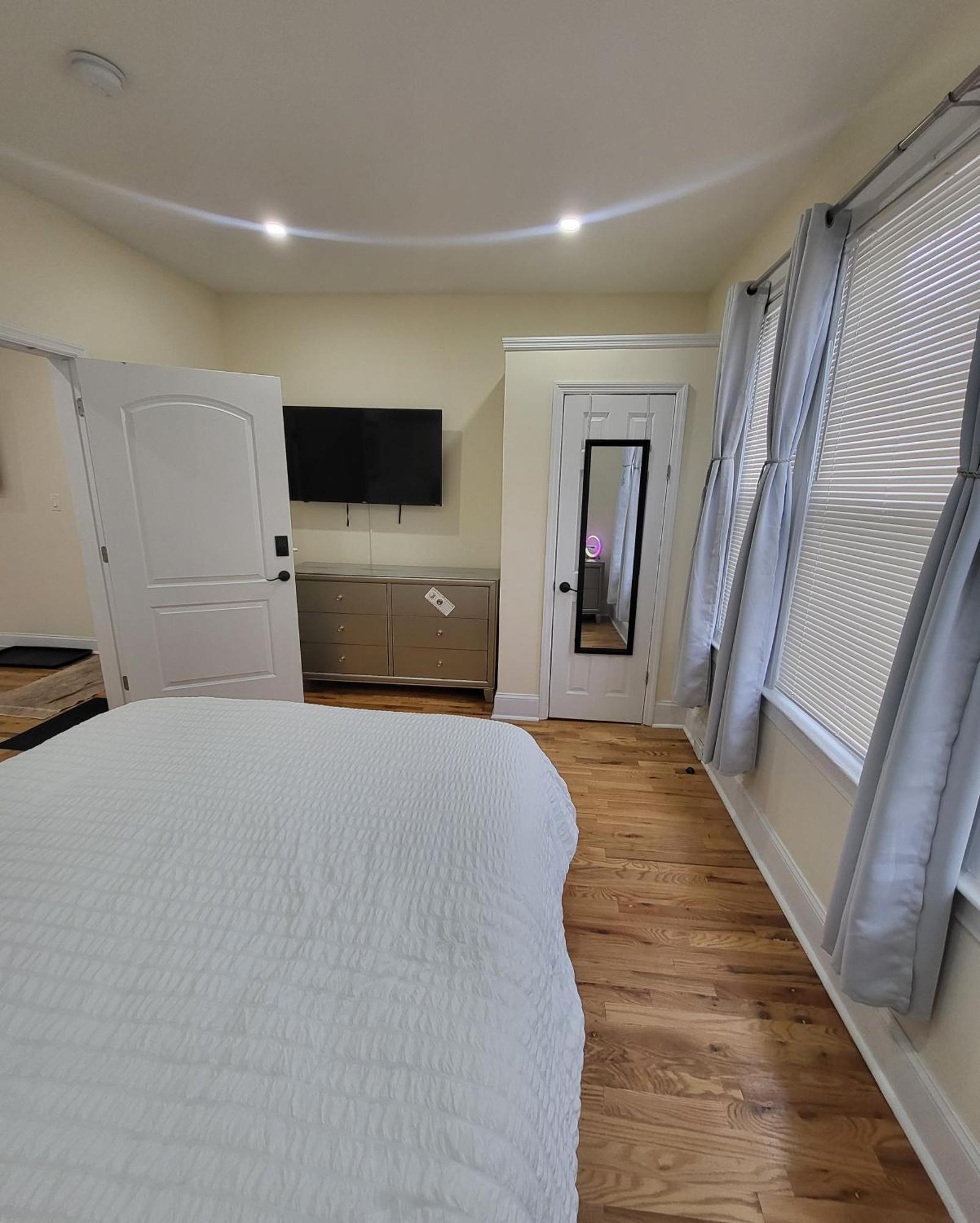 Апартаменты Ooohlala! 2 Beds And 2 Full Baths W/Free Parking Ньюарк Экстерьер фото